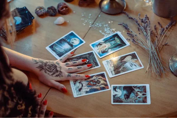Cartes du tarot de Marseille utilisées pour un tirage en ligne